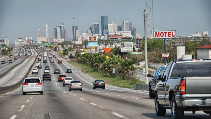 Autos en carretera de Houston, Texas