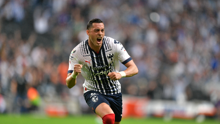 Rogelio Funes Mori celebra un gol con Rayados