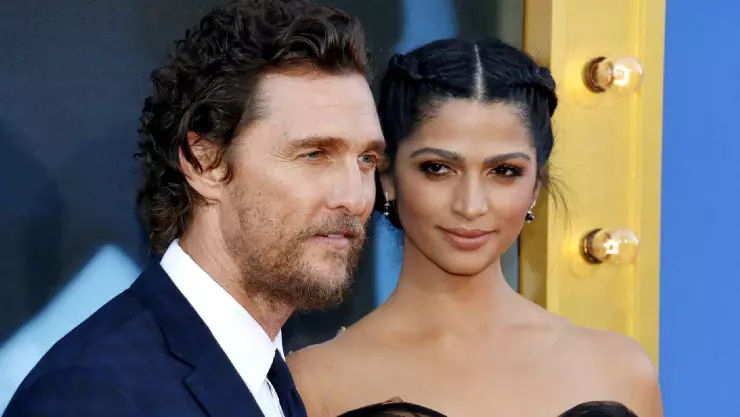 el actor junto a su bella esposa Camila Alves