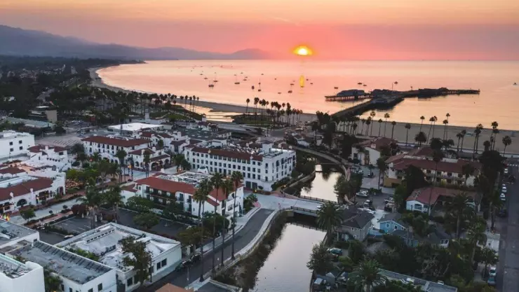 la bonita zona llamada The Funk Zone en la costa californiana