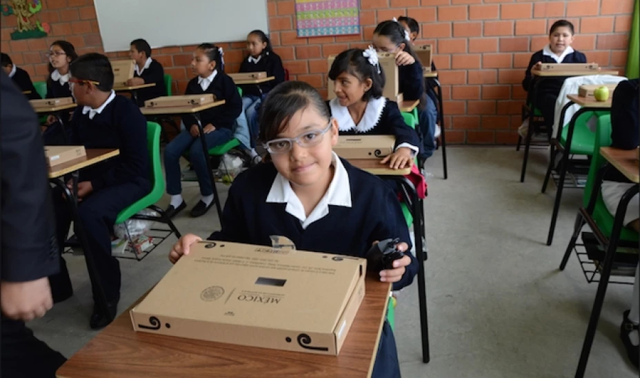 Los ladrones amenazaron al conserje para que los dejará huir