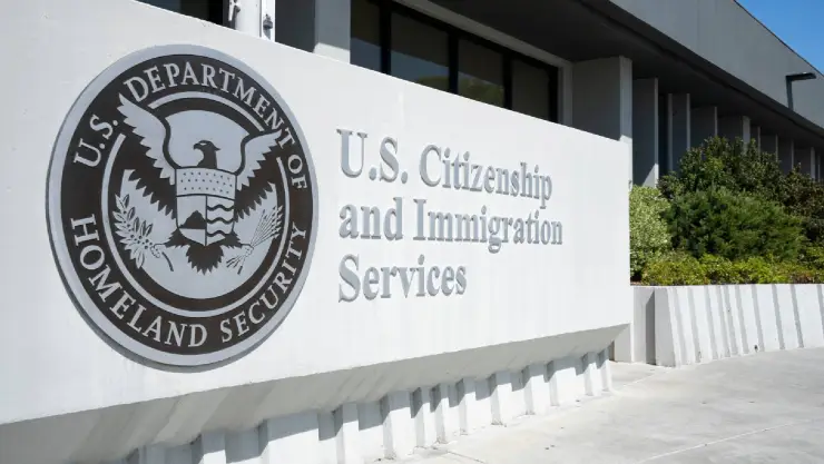 el Servicio de Ciudadanía e Inmigración de los Estados Unidos