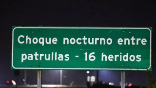_¡Alerta! CHOQUE ENTRE PATRULLAS deja 16 policías lesionados tras salir volando de las unidades, en esta carretera de Michoacán.jpg