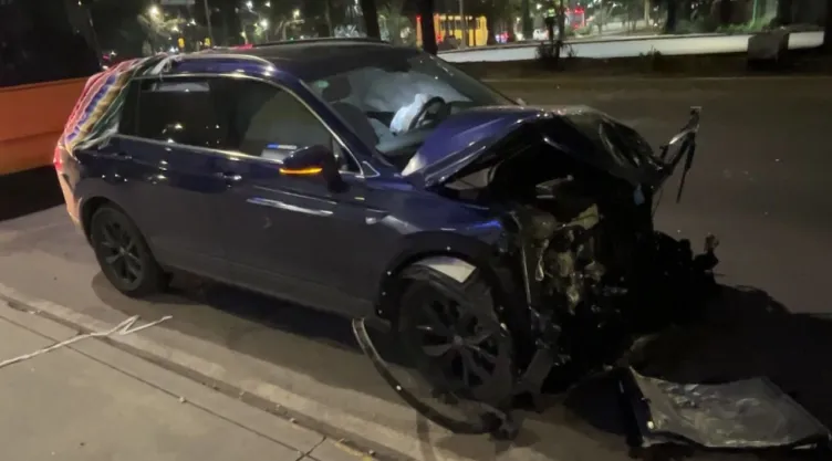 Fuerte choque en la GAM: Tráiler embiste a una camioneta y se da a la fuga en Eje Central