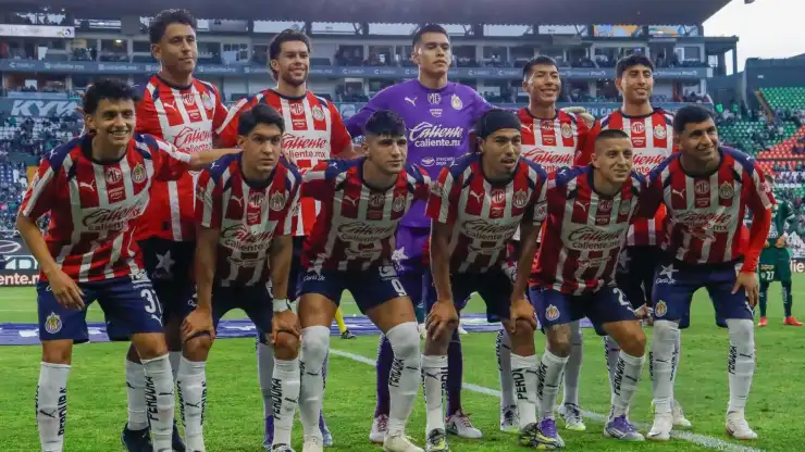 Chivas vs Atlético San Luis en vivo alineaciones del partido Apertura 2025