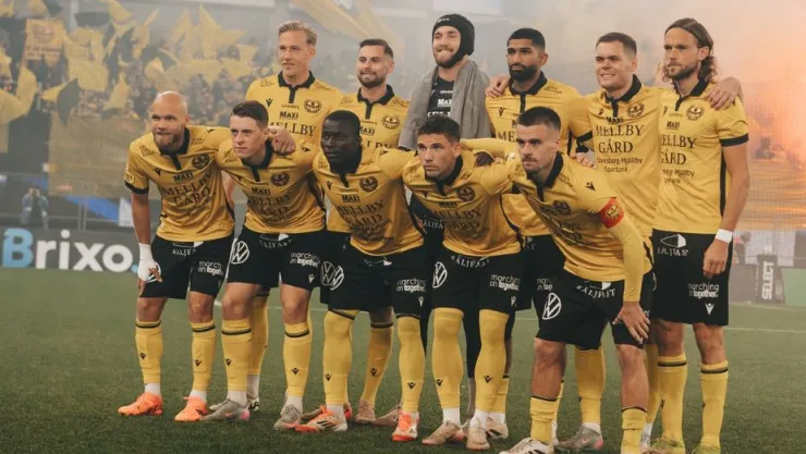Los jugadores del Mjallby en su último partido antes de ganar la Primera División de Suecia
