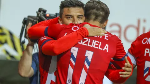 Fernando Beltrán festeja gol con Chivas Necaxa Apertura 2023