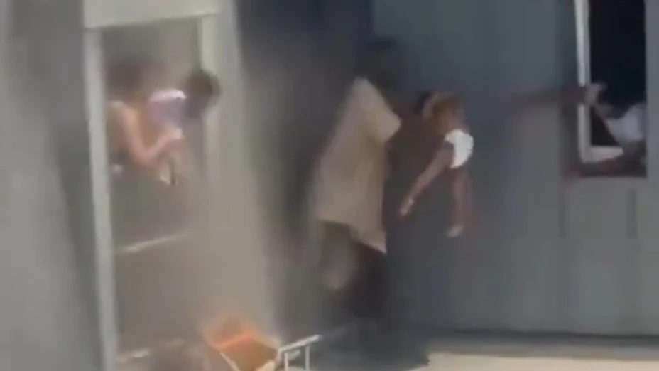 Conserje salva a seis personas de un incendio en Francia.jpg