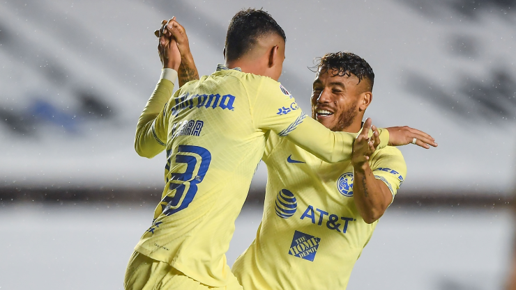 América festeja su gol ante los Gallos de Querétaro