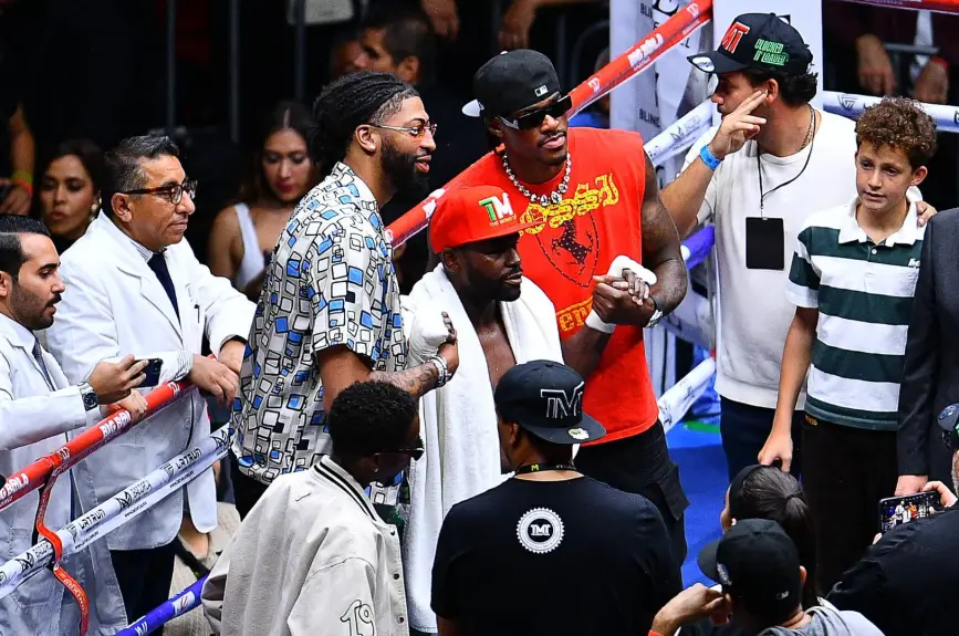 Floyd Mayweather con Anthony Davis y Vanderbit