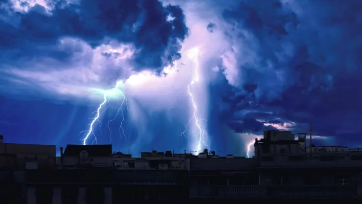 Alertan por “muro negro” de tormentas eléctricas y fuertes vientos en EE.UU.