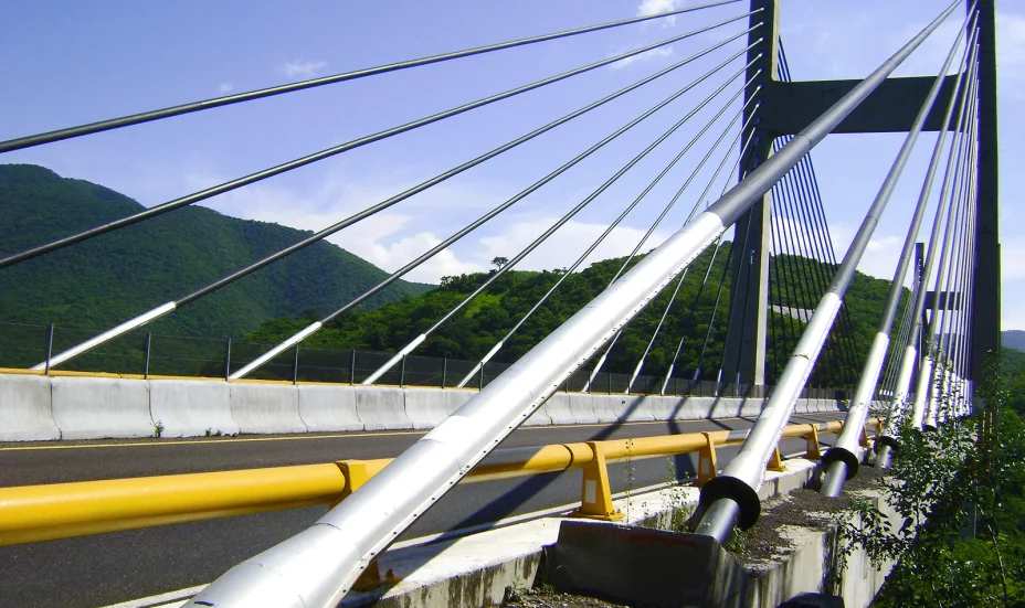 Autopista del Sol es reabierta para el regreso de los turistas afectados