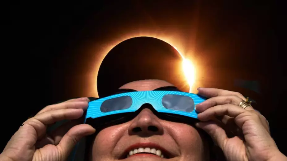 Cómo hacer tus propios LENTES para ver el ECLIPSE SOLAR este 14 Octubre; según la NASA