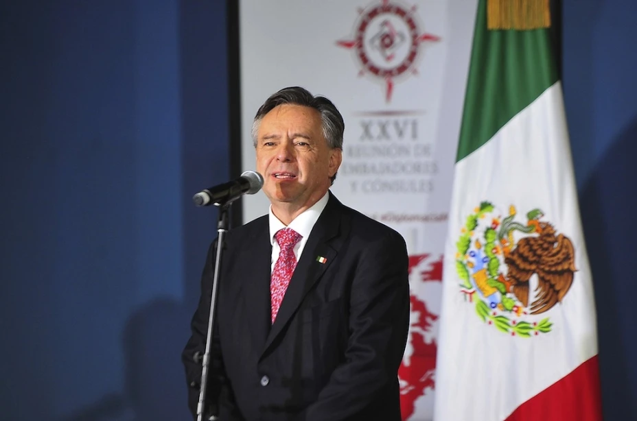 El pleno del Senado de la República eligió este martes a Eduardo Medina Mora como ministro de la Suprema Corte de Justicia de la Nación (SCJN).