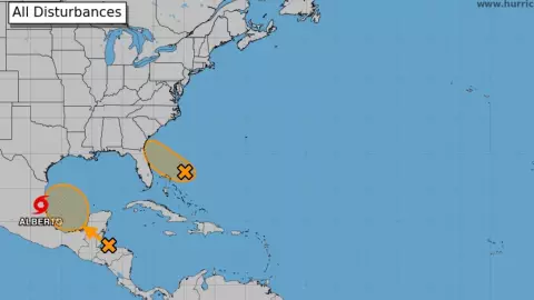 ¿Otro ciclón_ Conagua alerta por zona de baja presión en la Península de Yucatán.jpg