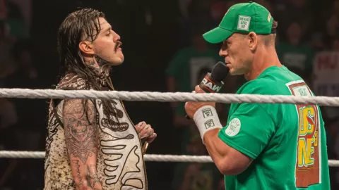 Dominik Mysterio y John Cena, luchadores de la WWE