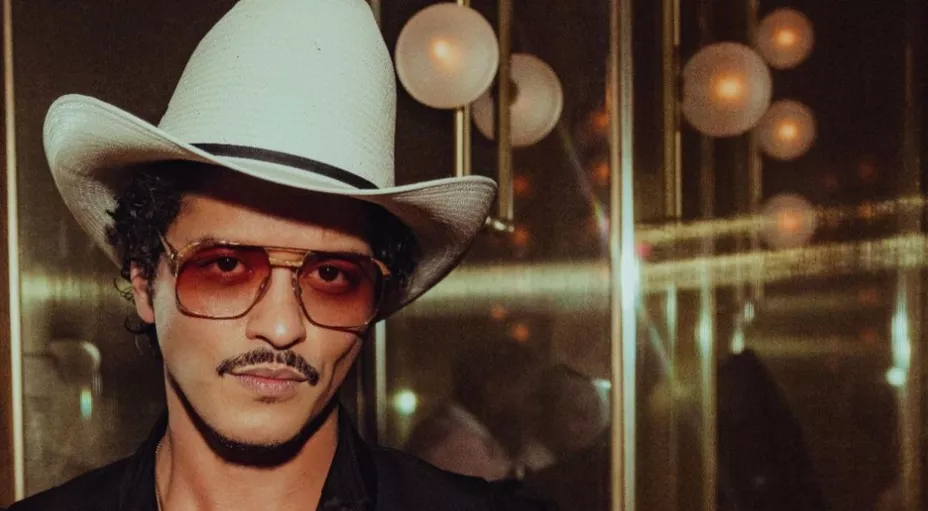 Bruno Mars tocó el tema ‘El Sonidito’ de ‘Hechizeros Band’ en su concierto en México