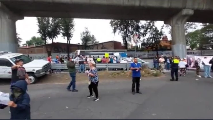 mexico-curnavaca-bloqueo-desaparecida-familiares-autopista