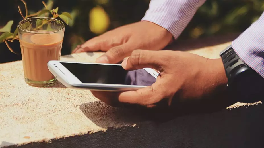 ¿Qué hora es_ Celulares se equivocan y aplican el cambio de horario en México