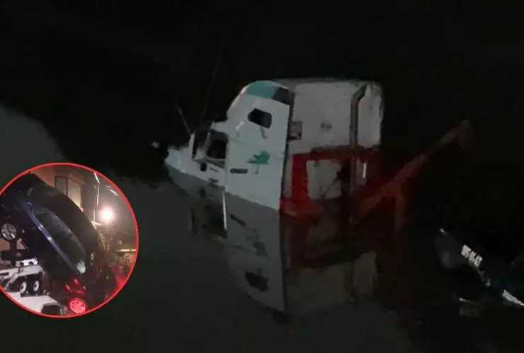 Edomex: Intensas inundaciones dejan un tráiler bajo el agua en Cuautitlán Izcalli