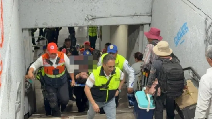 VIDEO: ¡Terror en la Lagunilla! Hombre es apuñalado dentro del Metro CDMX; hay un detenido