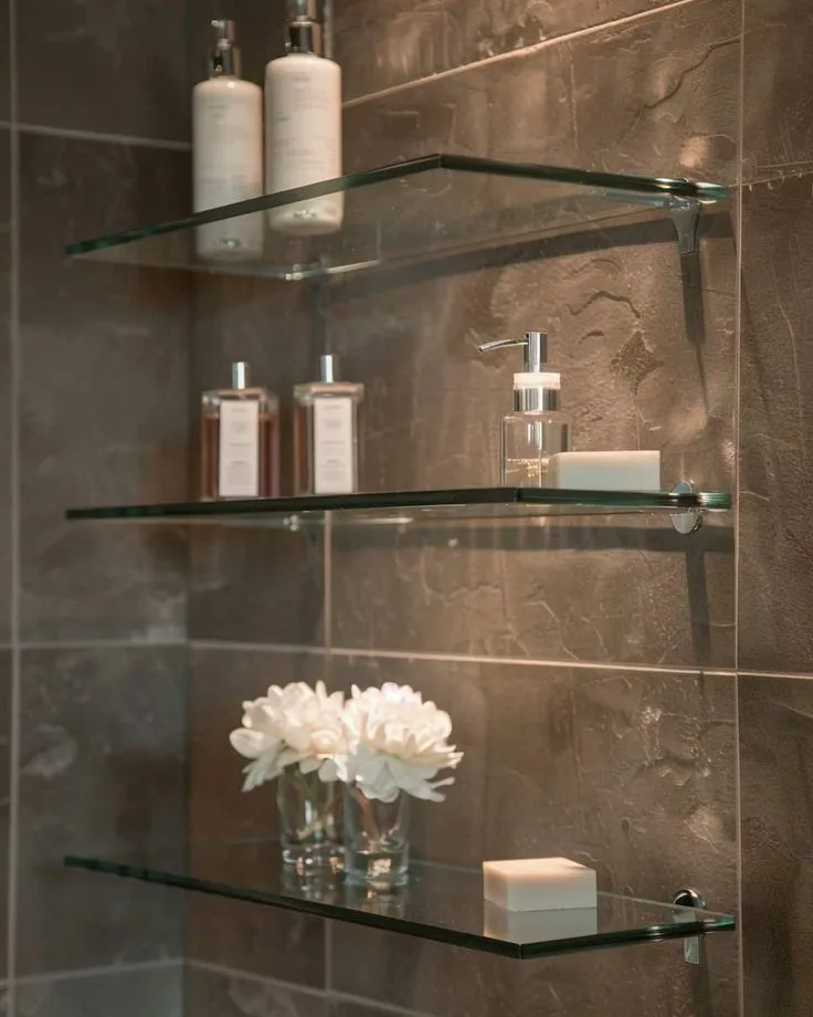 6 opciones para reemplazar repisas del baño por soluciones más limpias y elegantes