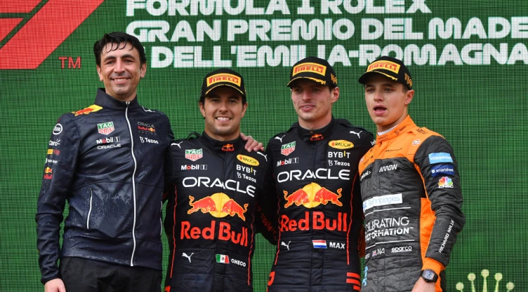 Checo Pérez y Max Verstappen