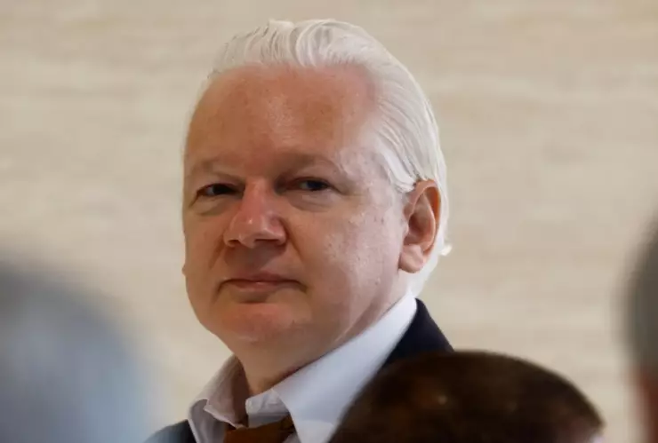 Julian Assange es culpable de espionaje; acuerda con Estados Unidos