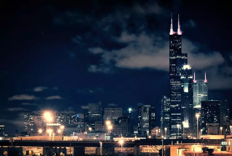 el icónico skyline de Chicago durante la noche