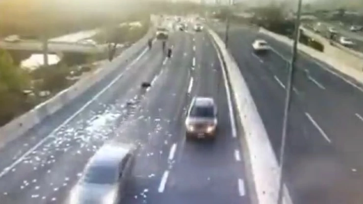 Chile lluvia de dinero persecución autopista