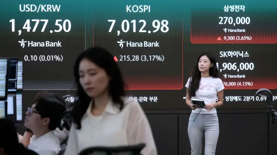 Precios de divisas en Hana Bank en Seúl Corea del Sur.j