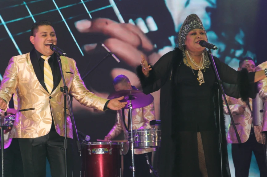 Todos bailamos con sus grandes éxitos