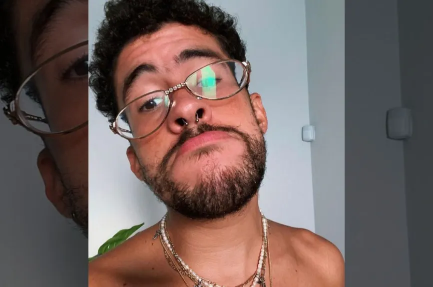 Bad Bunny saludando (3).jpg