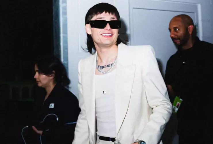 “Ella baila sola” canción del año