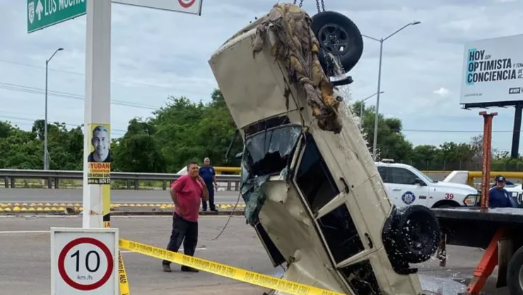 Vehículo arrastrado por Huracán Hilary en Culiacán