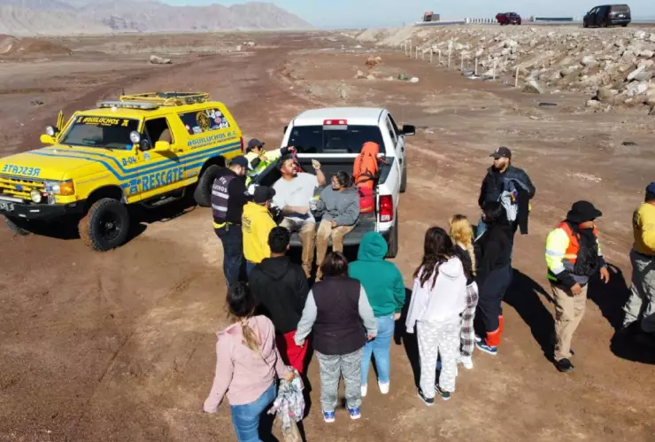 Rescatan a grupo de personas atrapadas en la Laguna Salada de Mexicali
