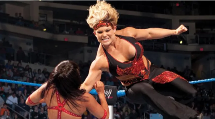 impresionante-fisico-ex-campeona-divas-wwe