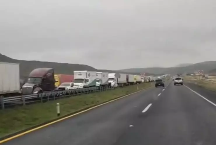 tráfico por accidente en el kilómetro 147 de la carretera 57 de san luis potosí a querétaro.jpg