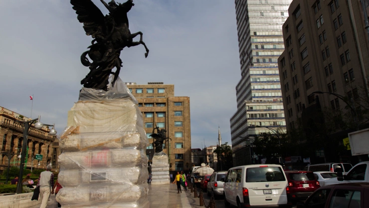 Autoridades protegen esculturas y monumentos
