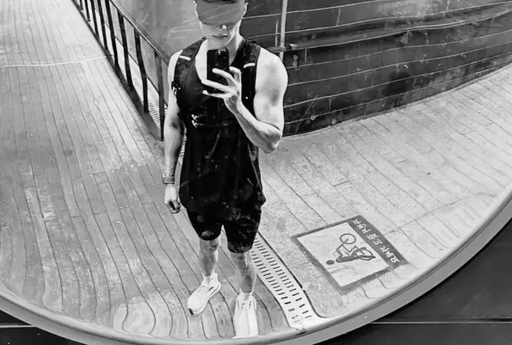 protagonista beso dinamita.jpg