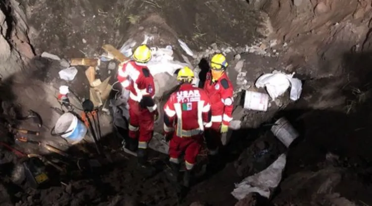 Hombre atrapado en pozo de Colima