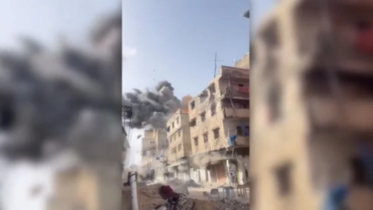 momento-impacto-edificio-ataque-aéreo-israel–gaza-video
