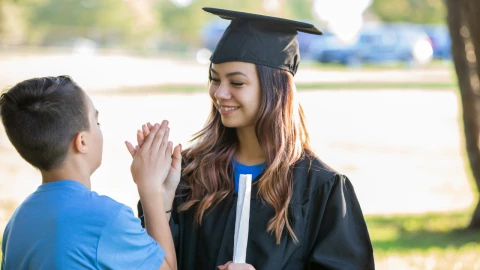 El gobierno te da una beca si estudias en escuela particular y cumples con estos requisitos
