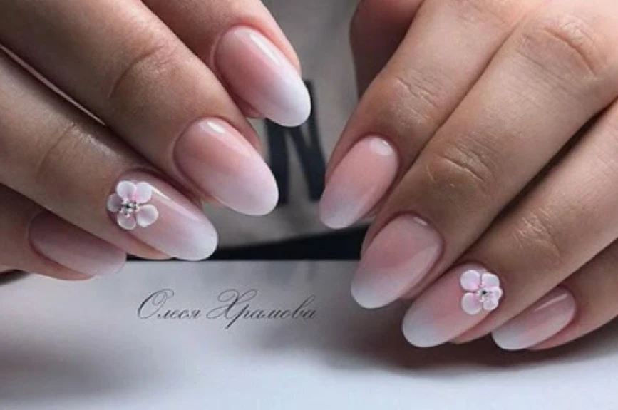 Uñas rosa empolvado