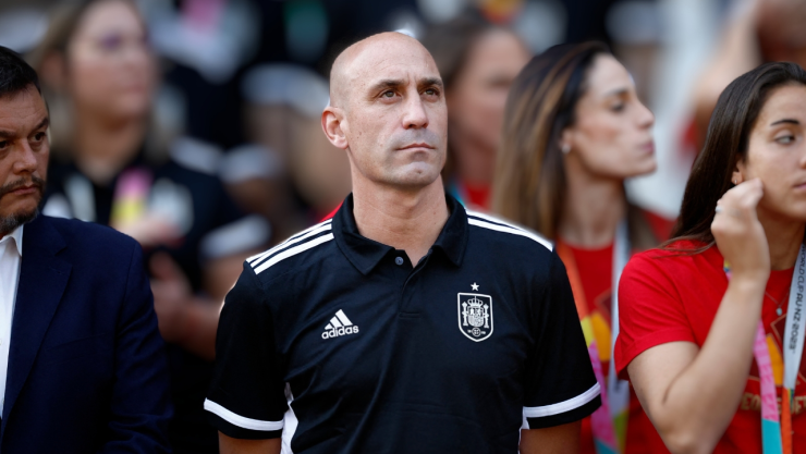 Luis Rubiales podría renunciar a la RFEF el viernes 25 de agosto por beso a jugadora.