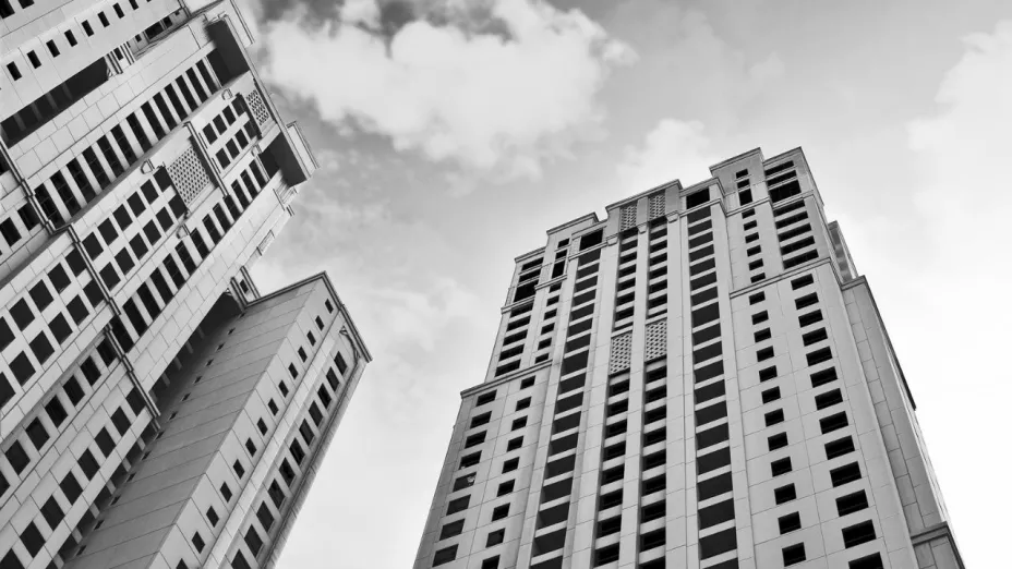 ¡Tragedia! Muere joven universitaria tras caer de un quinto piso