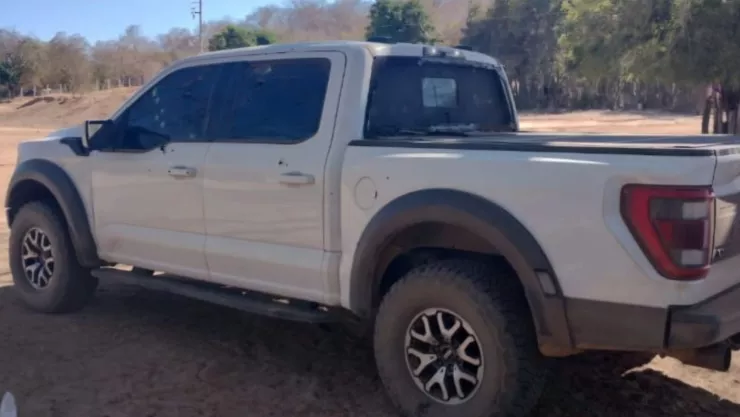 Camioneta asegurada tras enfrentamiento en Potrerillos, Rosario