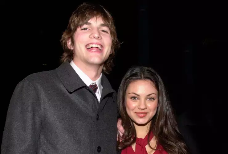 Mila Kunis y Ashton Kutcher jóvenes