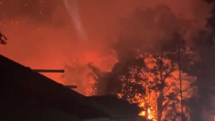 Se registra fuerte incendio en Lomas de Chamilpa.