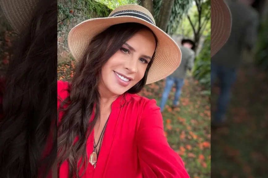 Karla con sombrero.jpg